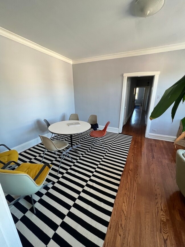 Building Photo - 2439 N Francisco Ave