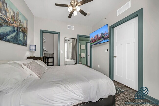 Building Photo - Furnished 2-Bedroom, 2-Bath Apartment near the Medical Campus