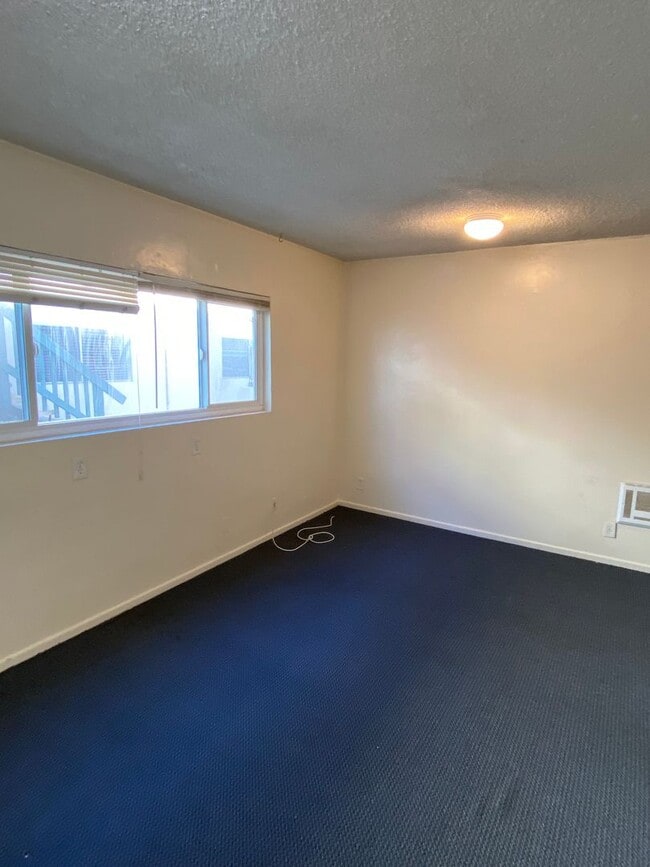 Building Photo - 6525 Del Playa Dr
