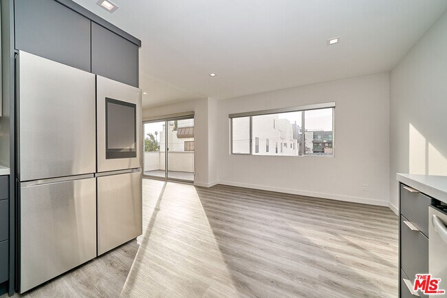 Building Photo - 425 S Willaman Dr