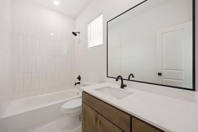 Building Photo - 2121 Hoskins Dr