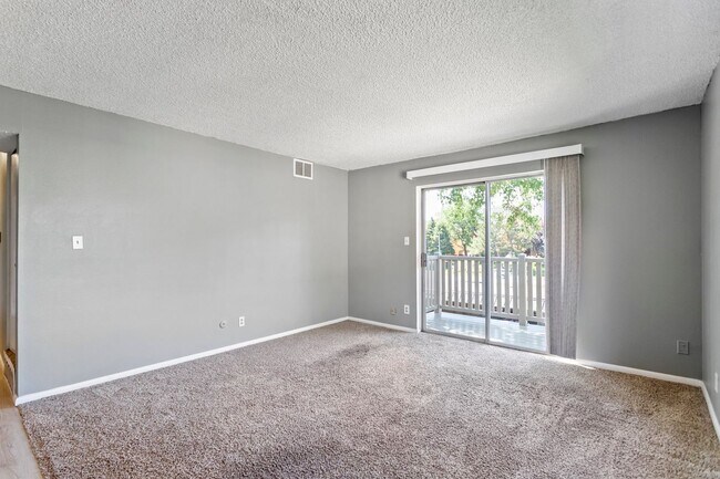 Building Photo - REDUCED PRICE! 2 bed / 1 bath - Whispering...