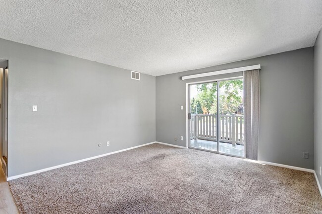 Building Photo - REDUCED PRICE + MOVE IN INCENTIVE! 2 bed /...