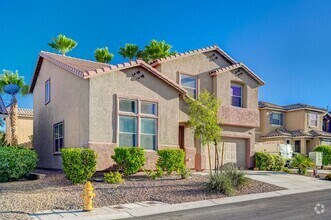 Building Photo - Stunning 4 Bed 2.5 Bath!