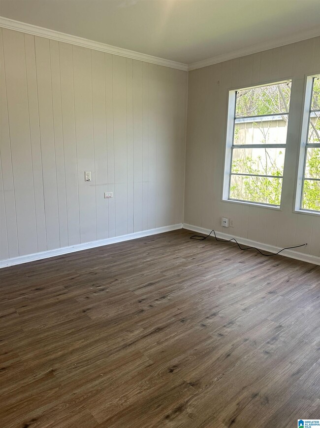 Building Photo - 114 N Main St