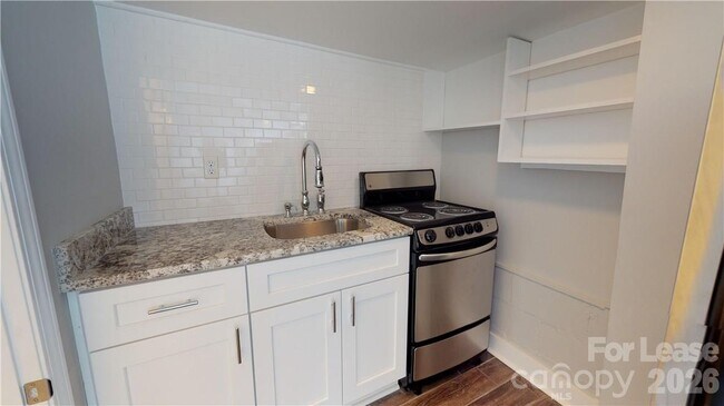 Building Photo - 428 Hawthorne Ln