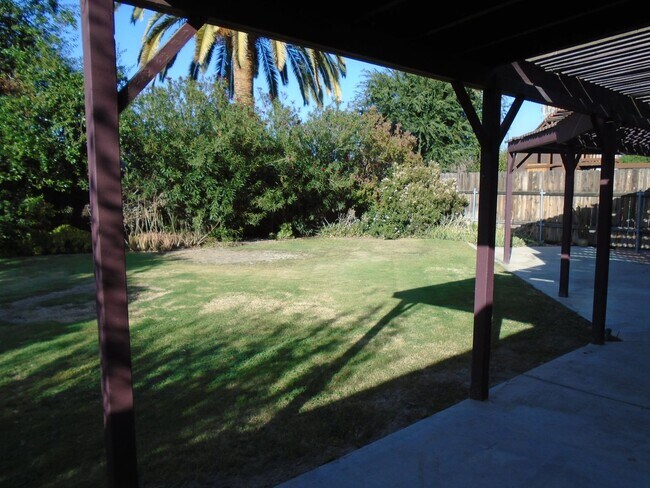 Building Photo - CAMPUS PARK!