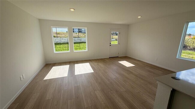 Building Photo - 806 Lynx St