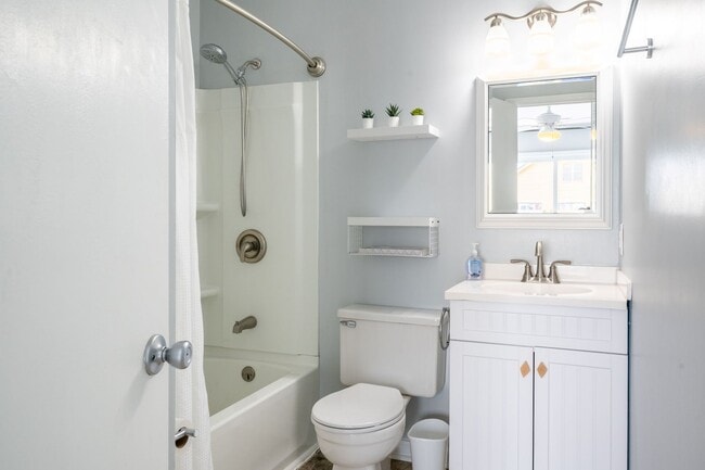 Building Photo - FURNISHED OFF-SEASON MONTHLY RENTAL - AVAILABLE MID-SEPT '27