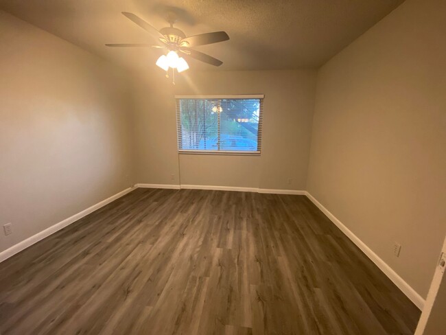 Building Photo - 2Bed/2Bath Condo in Travis Heights