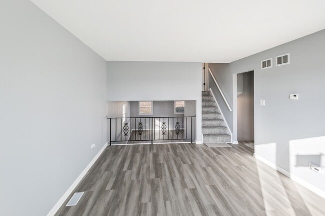 Building Photo - 922 E 155th St