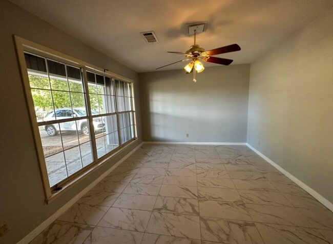 Building Photo - 1707 Ave E