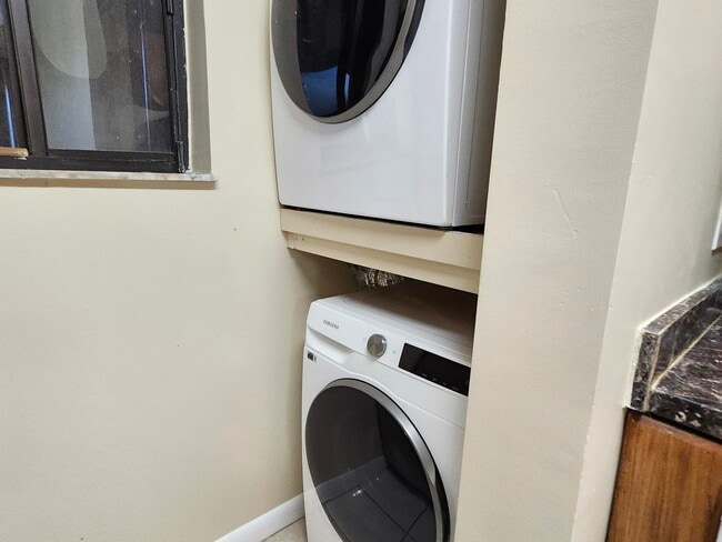 Building Photo - 545 Trace Cir