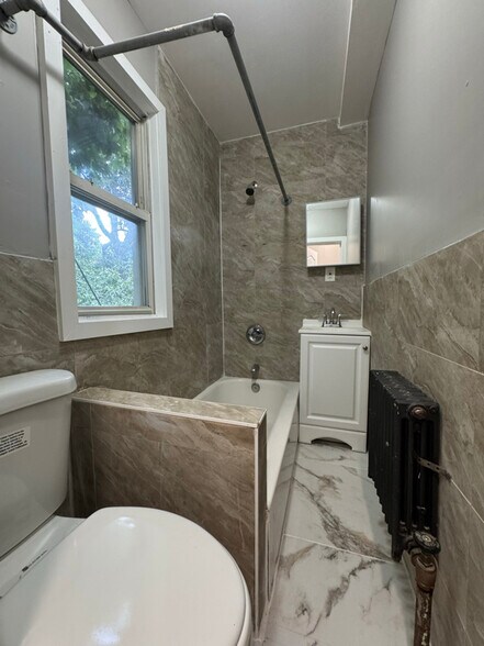 Building Photo - 719 S 15th St