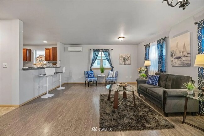 Building Photo - Beautifully Updated 3 Bed, 2.5 Bath Townhome in Monroe