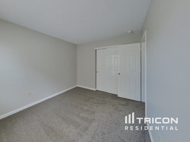 Building Photo - 6916 N Karnes Dr