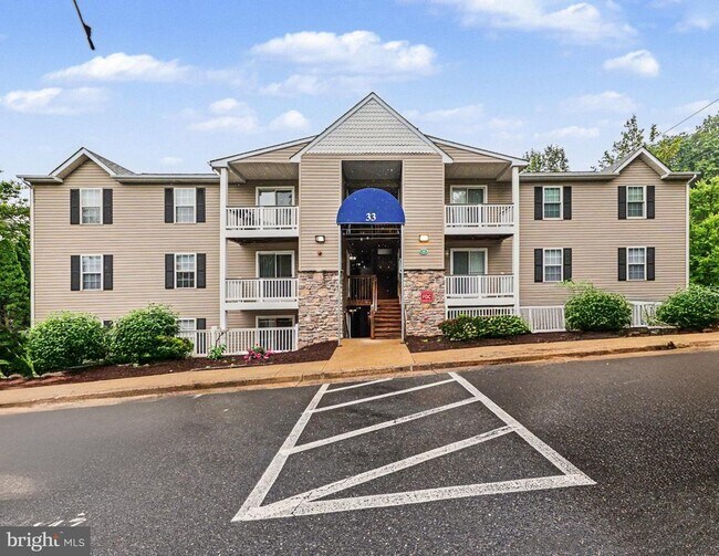 Building Photo - 33 Fern Oak Cir