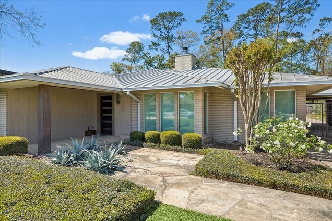 Building Photo - 623 Pinehaven Dr