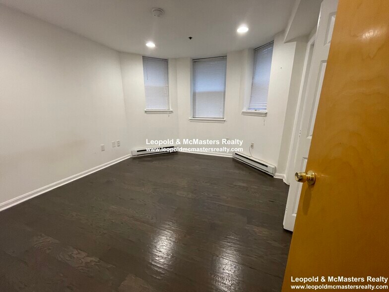 Building Photo - 115 Jersey St