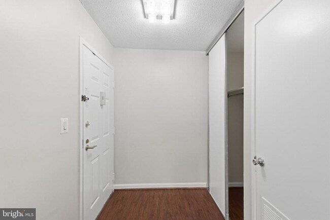 Building Photo - 5904 Mt Eagle Dr