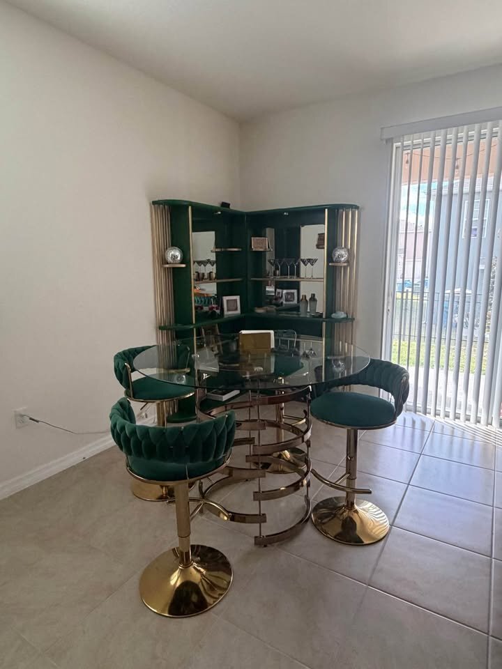 Building Photo - 1623 Thicket Ave