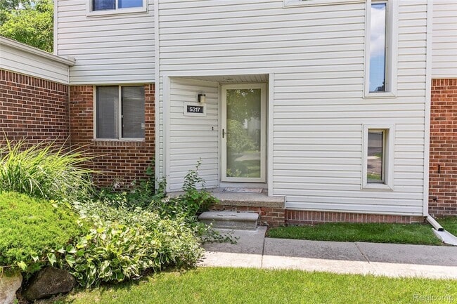 Building Photo - 5317 Fairway Ln