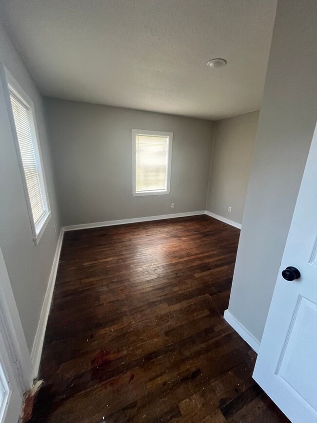 Building Photo - Newly Renovated Unit in Heart of Memphis