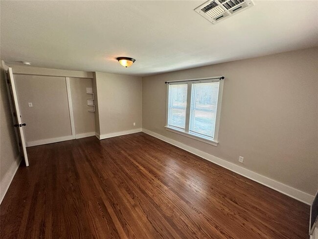 Building Photo - 746 S Jenkins Ave