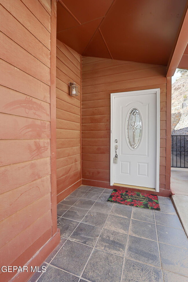 Building Photo - 7235 Royal Arms Dr