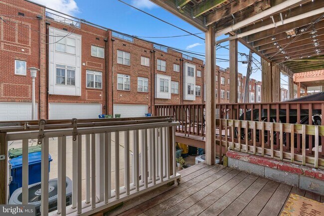 Building Photo - 1405 Reynolds St