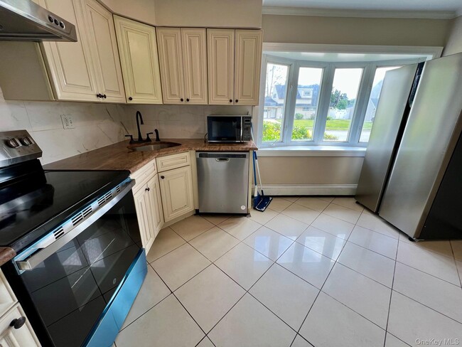 Building Photo - 51 Friendly