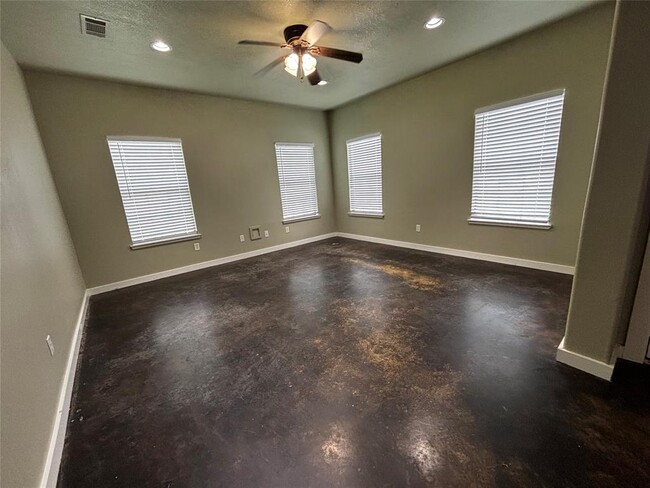 Building Photo - 3130 Molly Dr