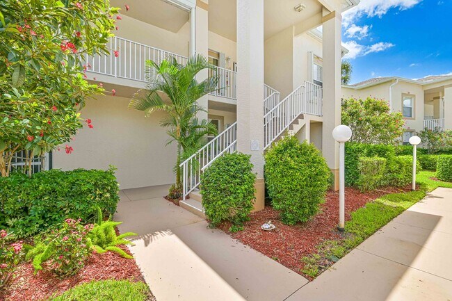 Building Photo - ** 2 Bed/2Bath + Den Condo FULLY FURNISHED...