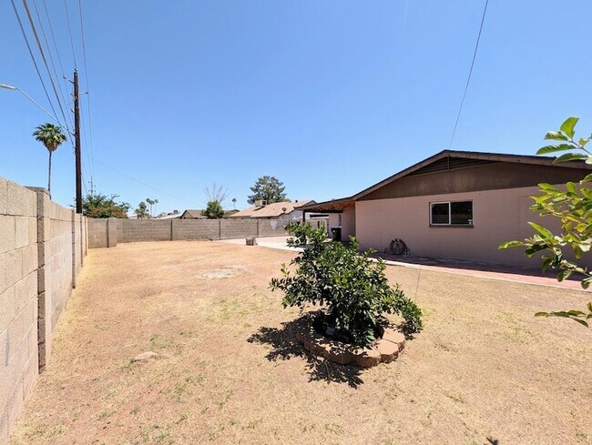 Building Photo - 3848 W North Ln