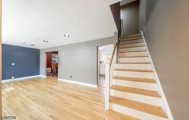 Building Photo - 85 Troy Dr