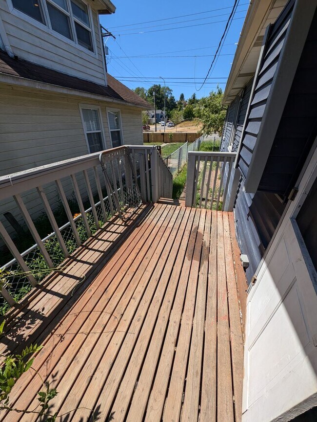 Building Photo - Large Bremerton Original for Rent! Over 23...