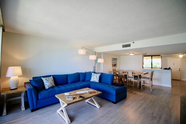 Building Photo - 355 S Ocean Dr