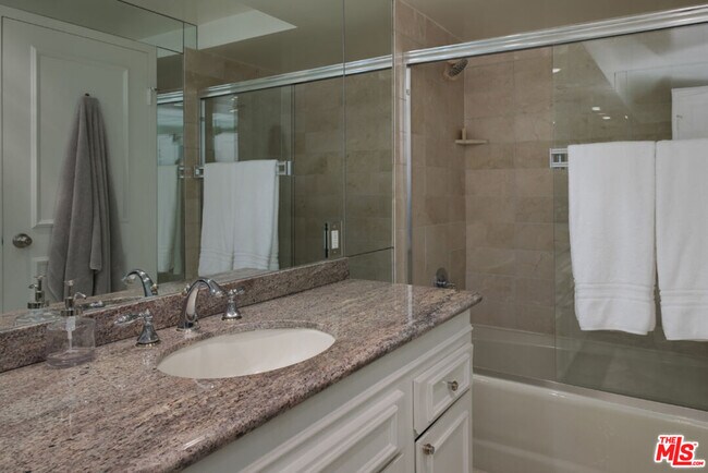 Building Photo - 4267 Marina City Dr