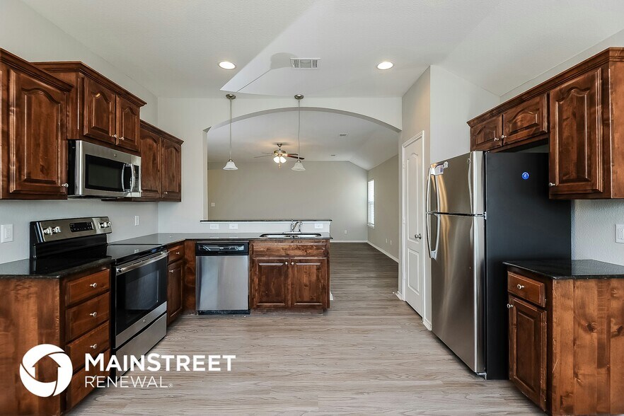 Building Photo - 421 Crescent Creek Ln