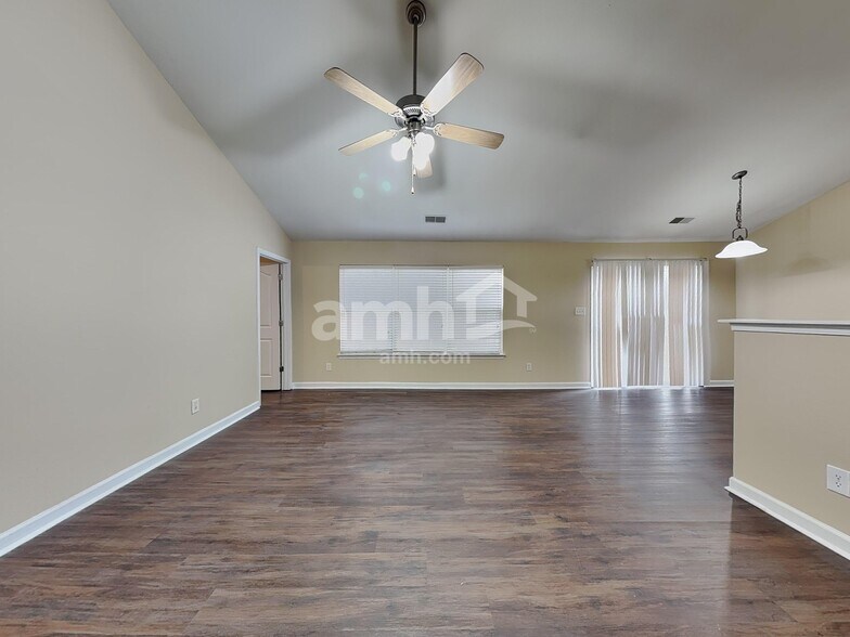 Building Photo - 714 W Parris Ave