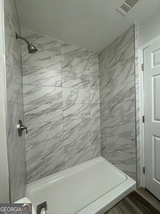 Building Photo - 3821 River Rd