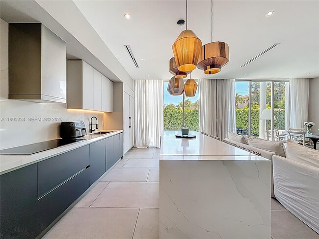 Building Photo - 561 Warren Ln