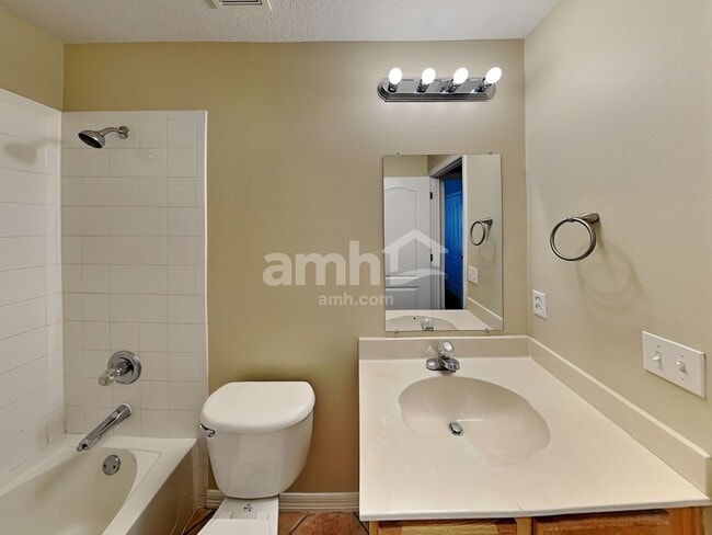 Building Photo - 633 Prince Ln