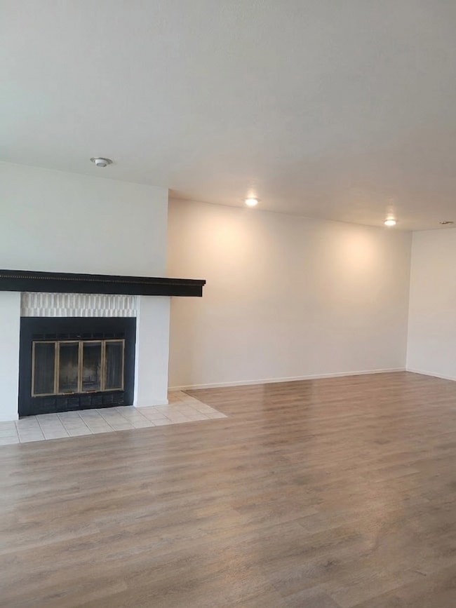 Building Photo - Two Bedroom Condo Available In Downtown Boulder