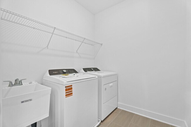 Building Photo - Preserve Views!