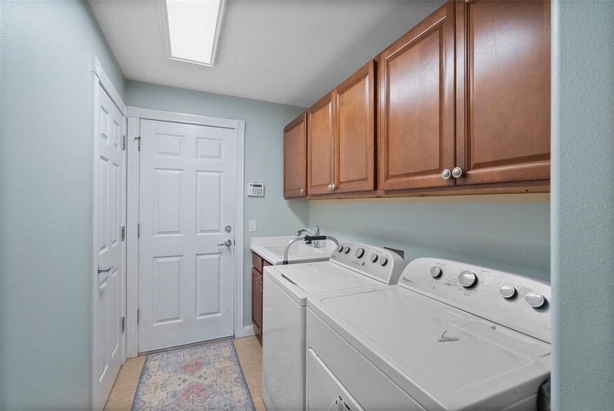 Building Photo - 2121 Burgos Dr