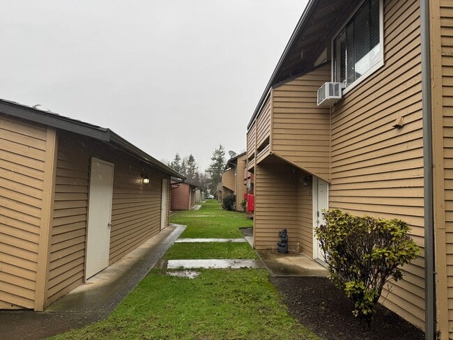 Building Photo - CLICK "REQUEST A TOUR" NOW!