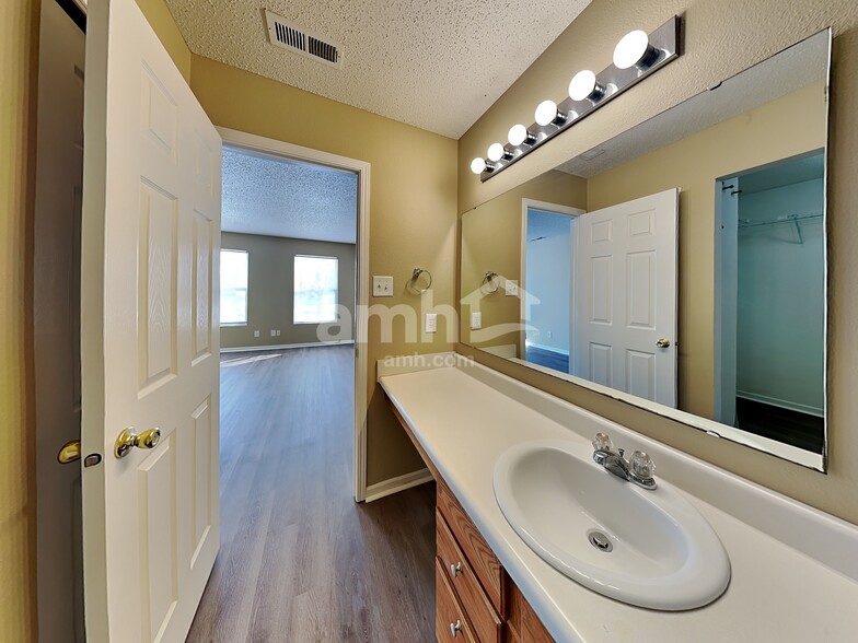 Building Photo - 14345 Banister Dr