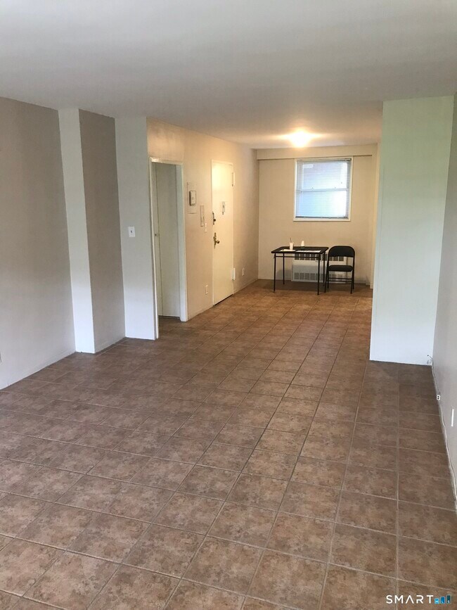 Building Photo - 444 Bedford St