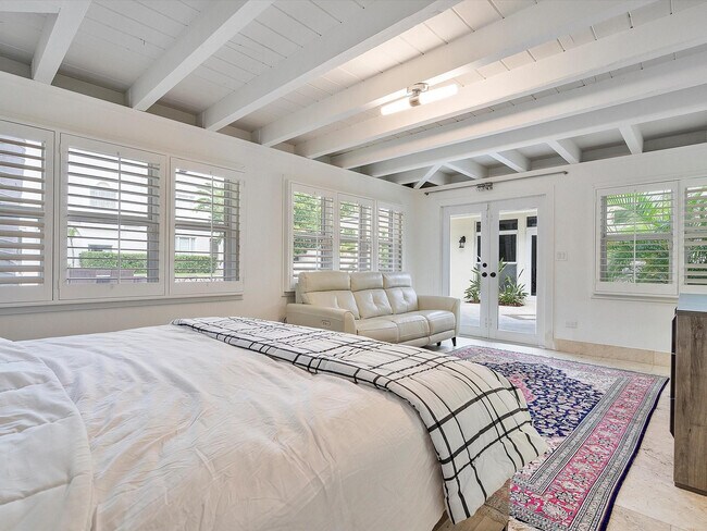 Building Photo - 411 Poinciana Dr